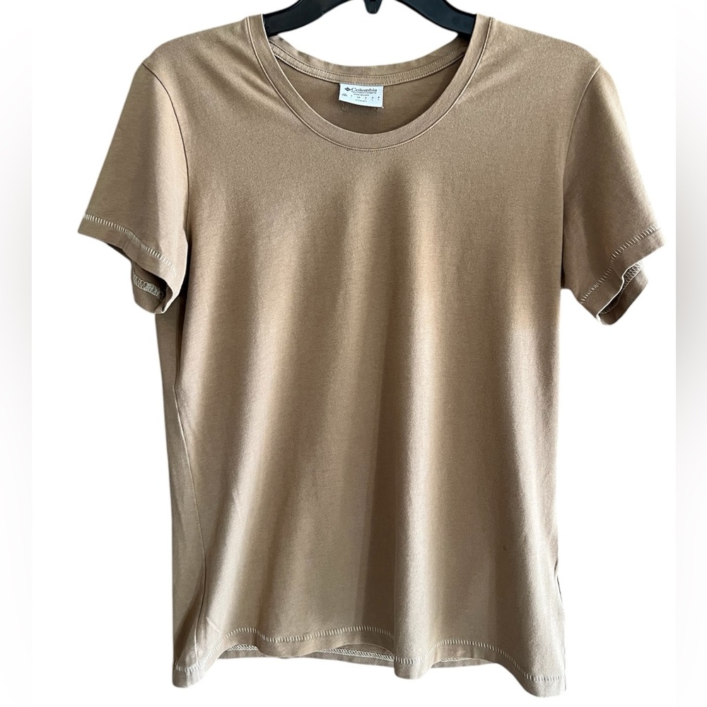 Columbia Women’s Tee - Short Sleeve-Round Neck-            Size Medium